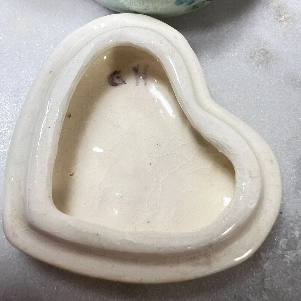 Vtg Ceramic Heart Shaped‎ Trinket Ring Box Floral Hand Painted Age Crackled